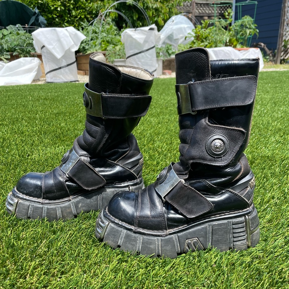 New Rock Platform Boots - Black curb stompers with metal & velcro